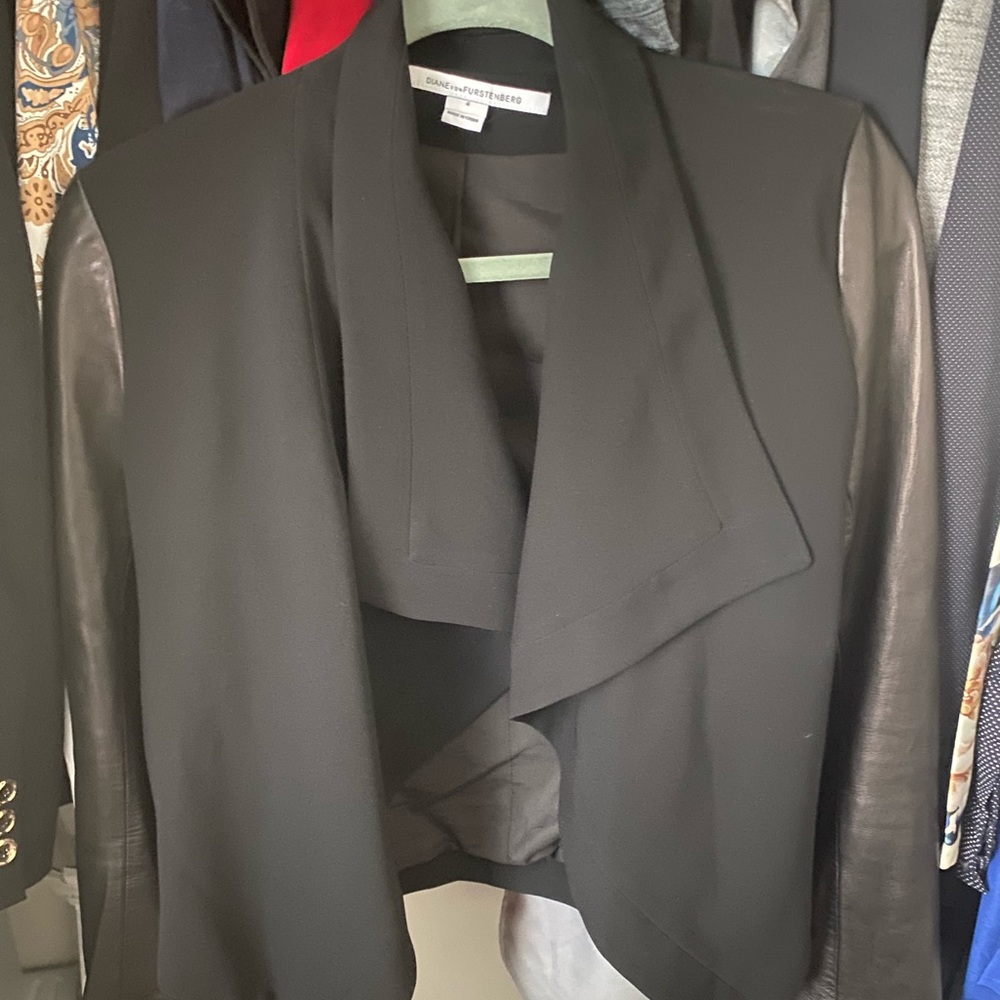 Leather jacket - Picture 2 of 4